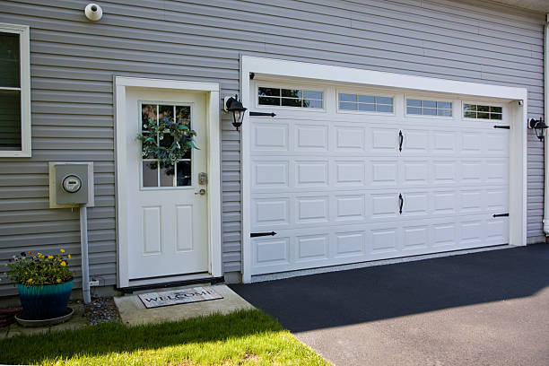 24/7 Emergency Garage Door Panel Replacement experts in South Beach, FL